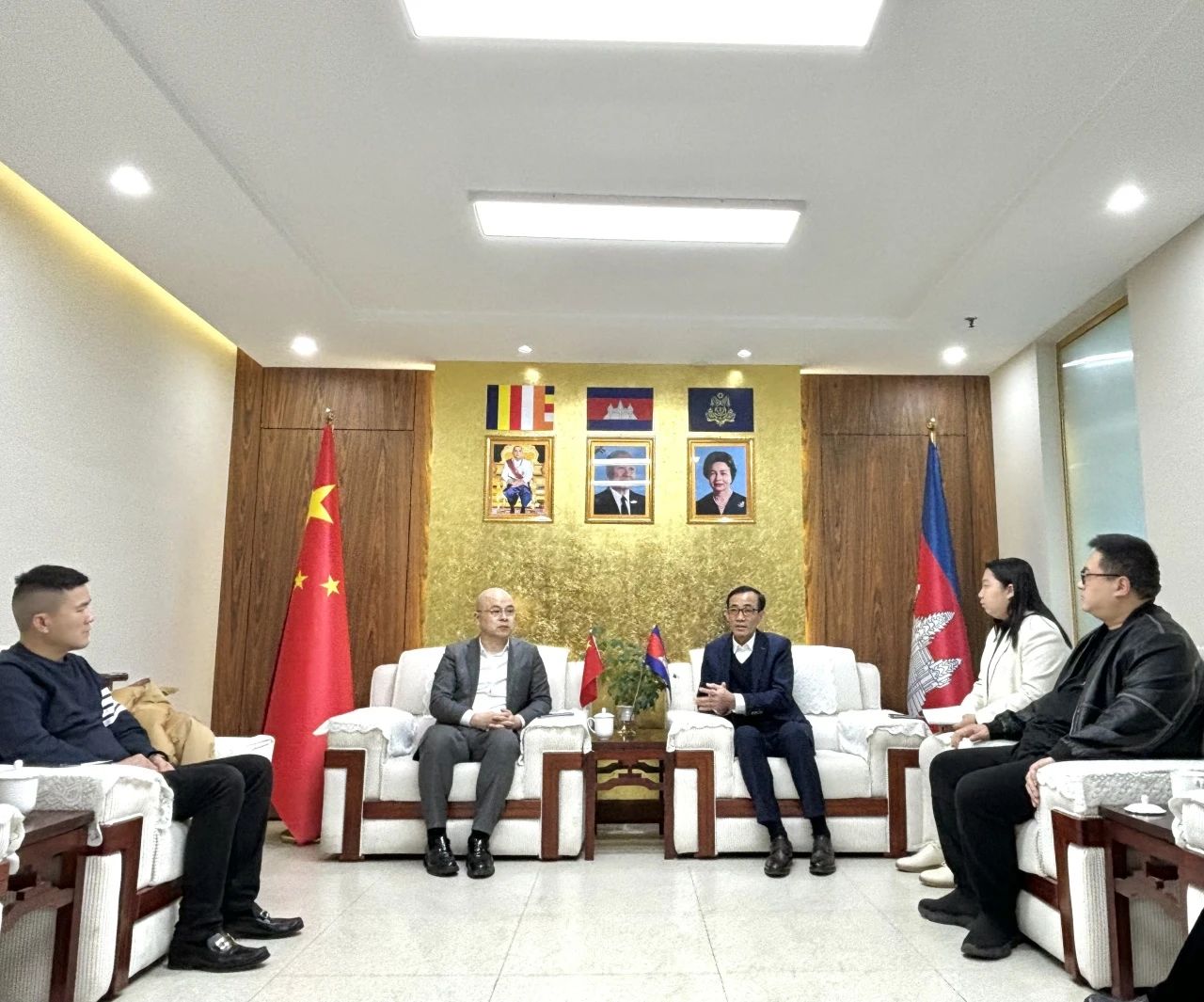 2024年3月1日，上海市山东商会常务副会长兼秘书长李辉一行到访柬埔寨王国驻上海总领事馆.jpg